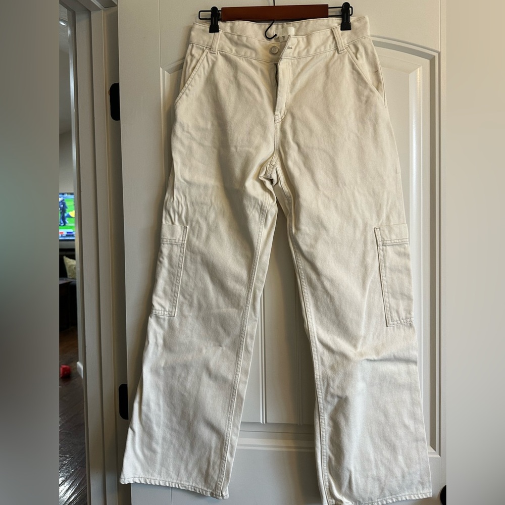 NWOT H&M cream cargo pants, size 6